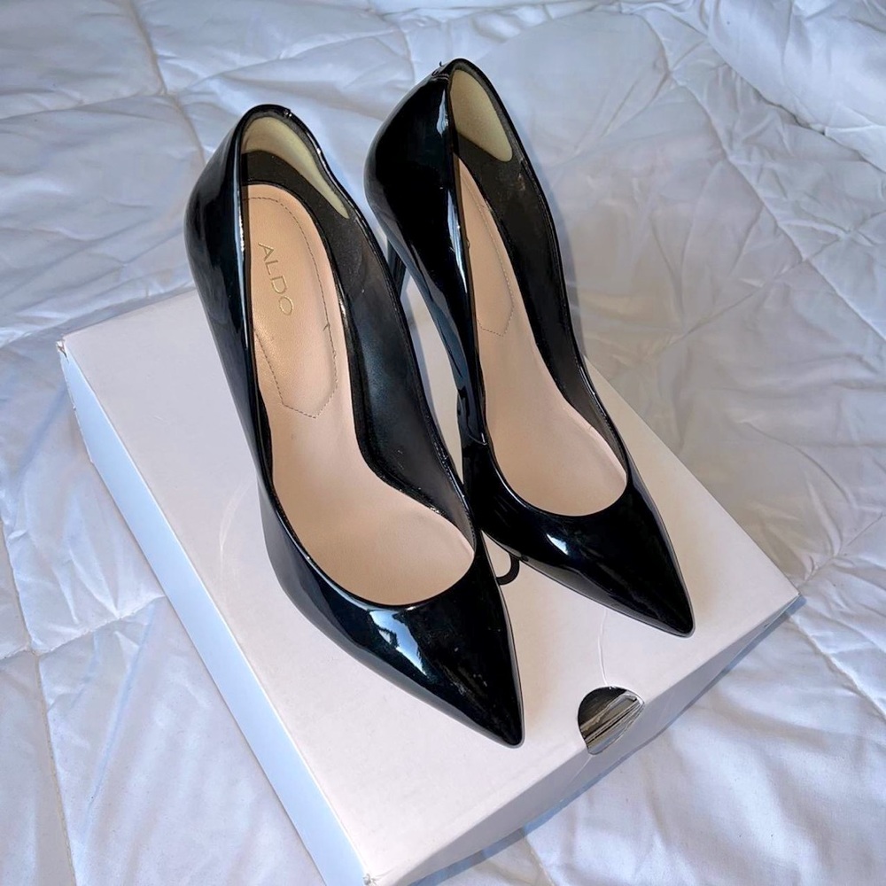 ALDO PATENT POITED TOE HEELS
